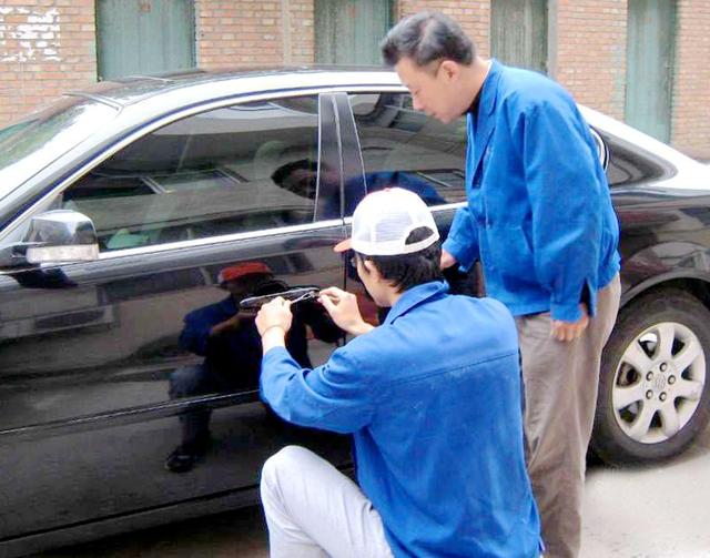 仁布开锁公司：车钥匙坏了怎么办